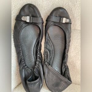 Coach black leather ballet flats NWOT no wear size 7 silver detailing